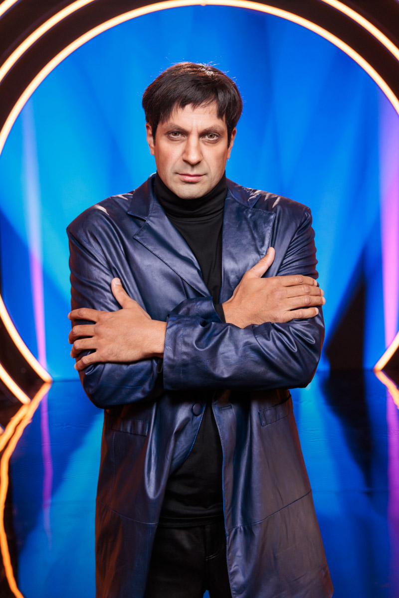 Сразу два местных таланта засветились в шоу на ТНТ. Роман Барсуков из Гусь-Хрустального, известный по «Фабрике звезд — 3», удивил судей пародией на Николая Носкова в программе «Ярче звезд», а владимирский комик Сархан Сафарли рассмешил зрителей со сцены «Стендап рулетки». О подготовке к выступлениям, эмоциях и результате участники телевизионных проектов поведали «Ключ-Медиа».