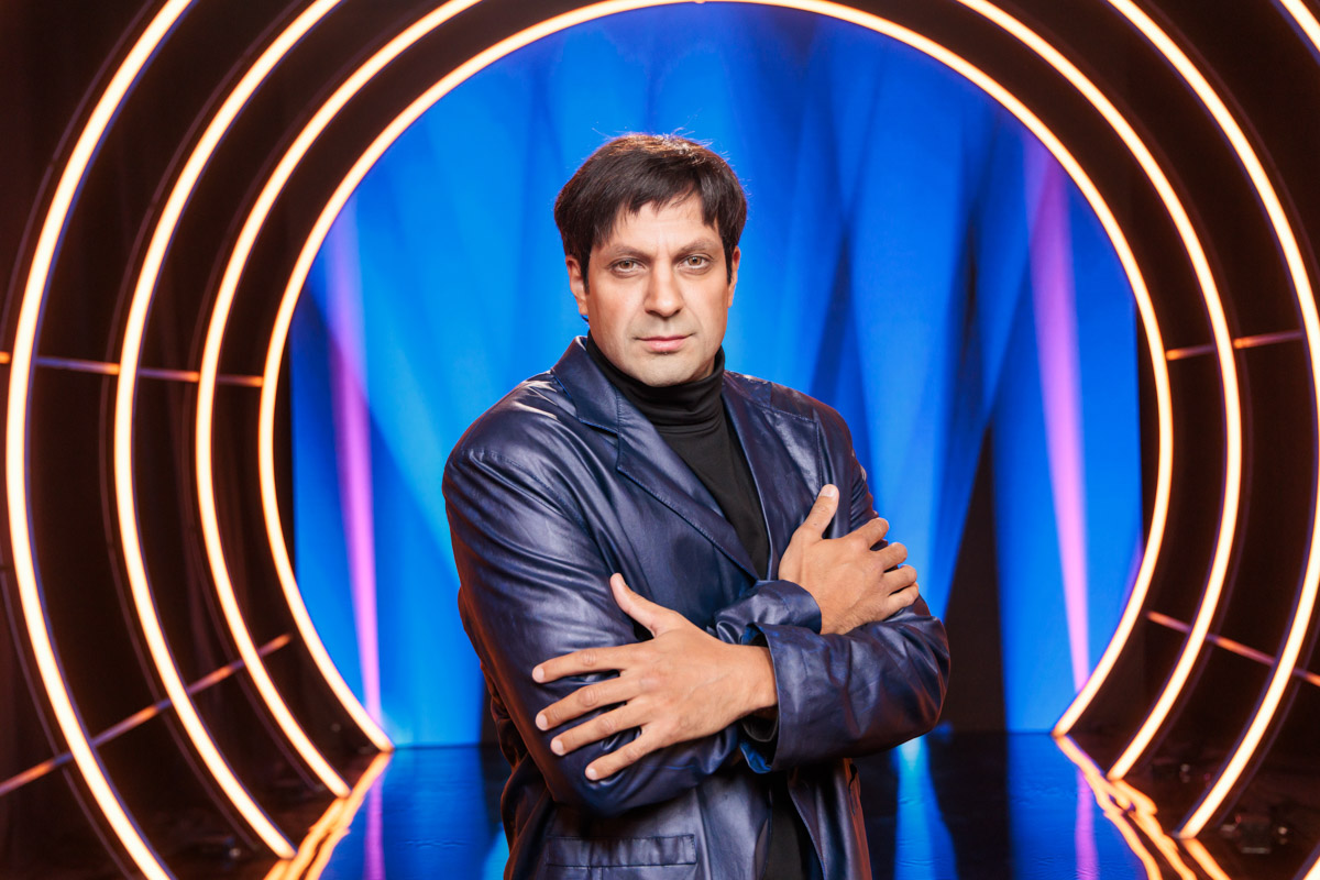 Сразу два местных таланта засветились в шоу на ТНТ. Роман Барсуков из Гусь-Хрустального, известный по «Фабрике звезд — 3», удивил судей пародией на Николая Носкова в программе «Ярче звезд», а владимирский комик Сархан Сафарли рассмешил зрителей со сцены «Стендап рулетки». О подготовке к выступлениям, эмоциях и результате участники телевизионных проектов поведали «Ключ-Медиа».