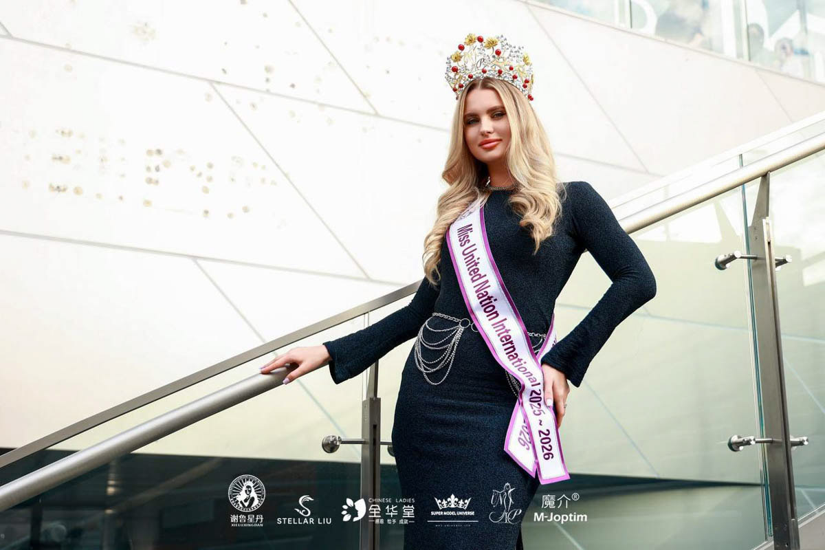 Уж кто и начал новый год на всю катушку, так это владимирские красотки. Девушки неустанно забирают самые важные титулы не только на всероссийских, но и на международных конкурсах. Одной из недавних победительниц стала модель и директор модельного агентства Victory Виктория Селеметова, которая вернулась домой с World Rising Star 2026, прошедшем в Грузии, в статусе Queen of the year.