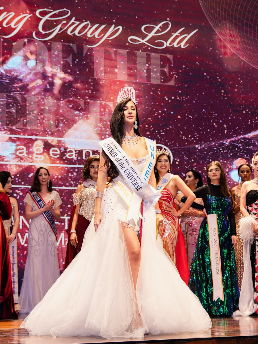 Уж кто и начал новый год на всю катушку, так это владимирские красотки. Девушки неустанно забирают самые важные титулы не только на всероссийских, но и на международных конкурсах. Одной из недавних победительниц стала модель и директор модельного агентства Victory Виктория Селеметова, которая вернулась домой с World Rising Star 2026, прошедшем в Грузии, в статусе Queen of the year.