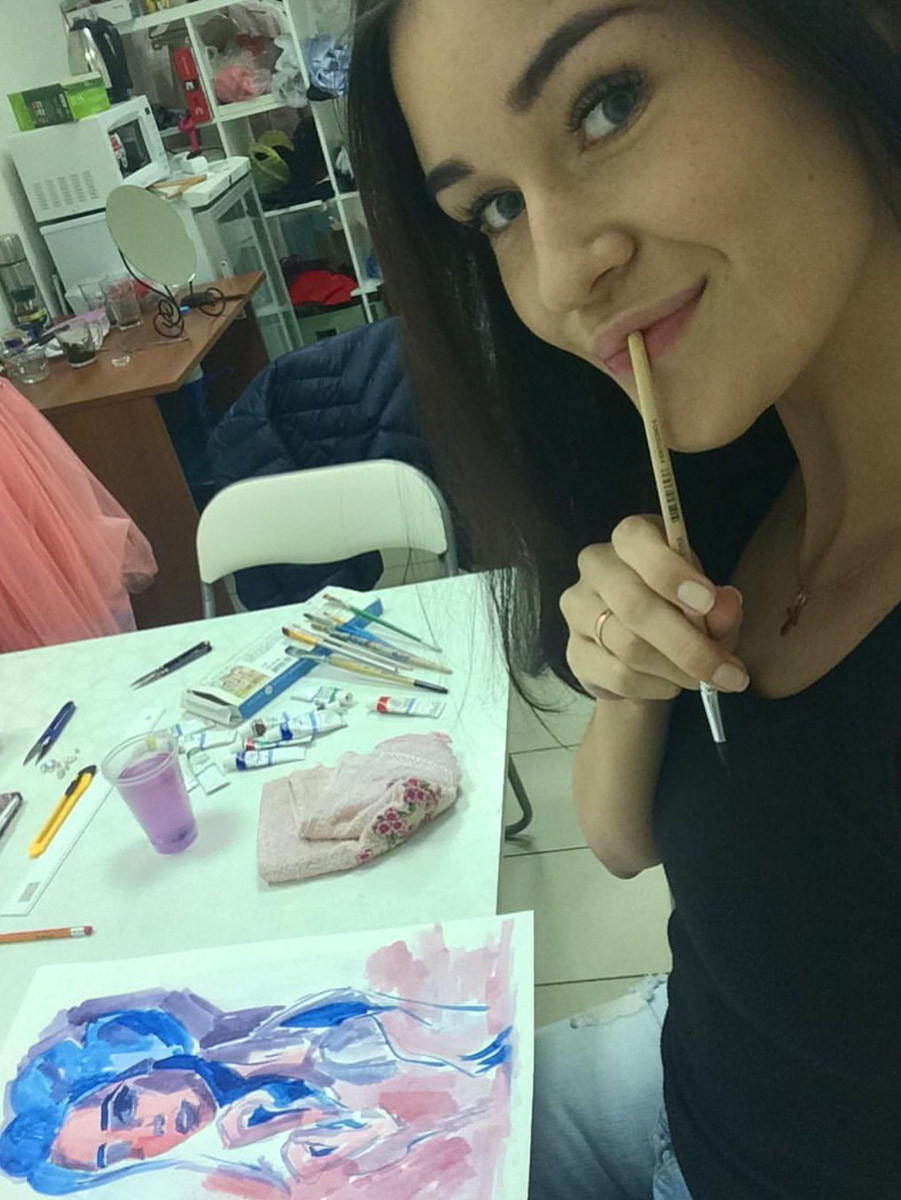 Ленты соцсетей заполнены забавными фотками с розовым фильтром. Если у вас есть почти такие же и проснулось желание показать их миру — поздравляем, вы в тренде! Интернет буквально сходит с ума от нового челленджа под названием «2026-й — это новый 2016-й». Владимирские блогеры и другие заметные личности не остались в стороне и также открыли свои архивы. Посмотрим, что из этого получилось!