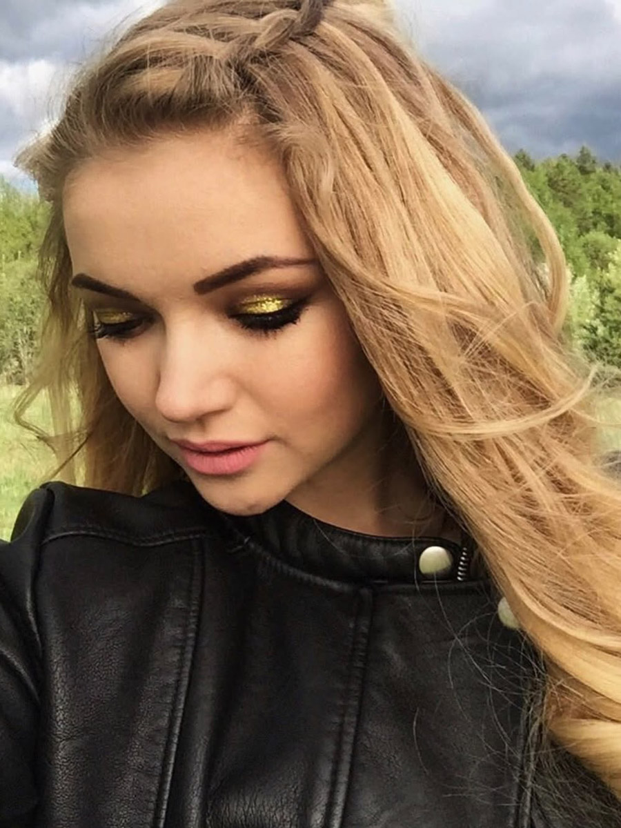 Ленты соцсетей заполнены забавными фотками с розовым фильтром. Если у вас есть почти такие же и проснулось желание показать их миру — поздравляем, вы в тренде! Интернет буквально сходит с ума от нового челленджа под названием «2026-й — это новый 2016-й». Владимирские блогеры и другие заметные личности не остались в стороне и также открыли свои архивы. Посмотрим, что из этого получилось!