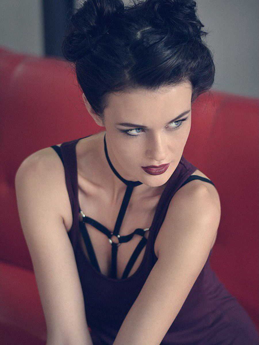 Ленты соцсетей заполнены забавными фотками с розовым фильтром. Если у вас есть почти такие же и проснулось желание показать их миру — поздравляем, вы в тренде! Интернет буквально сходит с ума от нового челленджа под названием «2026-й — это новый 2016-й». Владимирские блогеры и другие заметные личности не остались в стороне и также открыли свои архивы. Посмотрим, что из этого получилось!