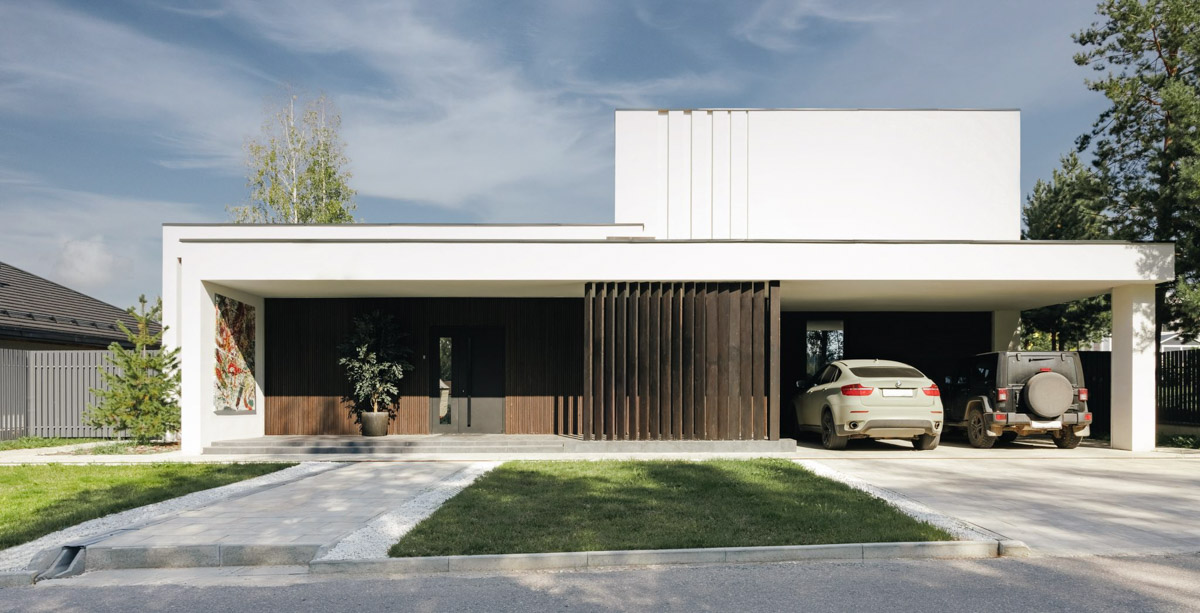 Имя Кирилла Раймера у многих на слуху. Руководитель собственного архитектурно-дизайнерского бюро создает невероятные проекты как в нашей стране, так и за рубежом. Ряд из них становились номинантами премий, причем некоторые хорошо знакомы даже владимирцам. Так, концепции двух популярных городских заведений и трехэтажного дома в центре — результат работы команды нашего героя.