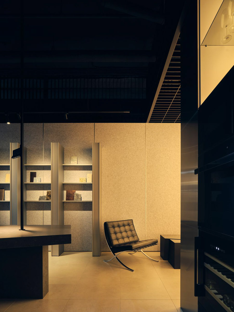 Имя Кирилла Раймера у многих на слуху. Руководитель собственного архитектурно-дизайнерского бюро создает невероятные проекты как в нашей стране, так и за рубежом. Ряд из них становились номинантами премий, причем некоторые хорошо знакомы даже владимирцам. Так, концепции двух популярных городских заведений и трехэтажного дома в центре — результат работы команды нашего героя.