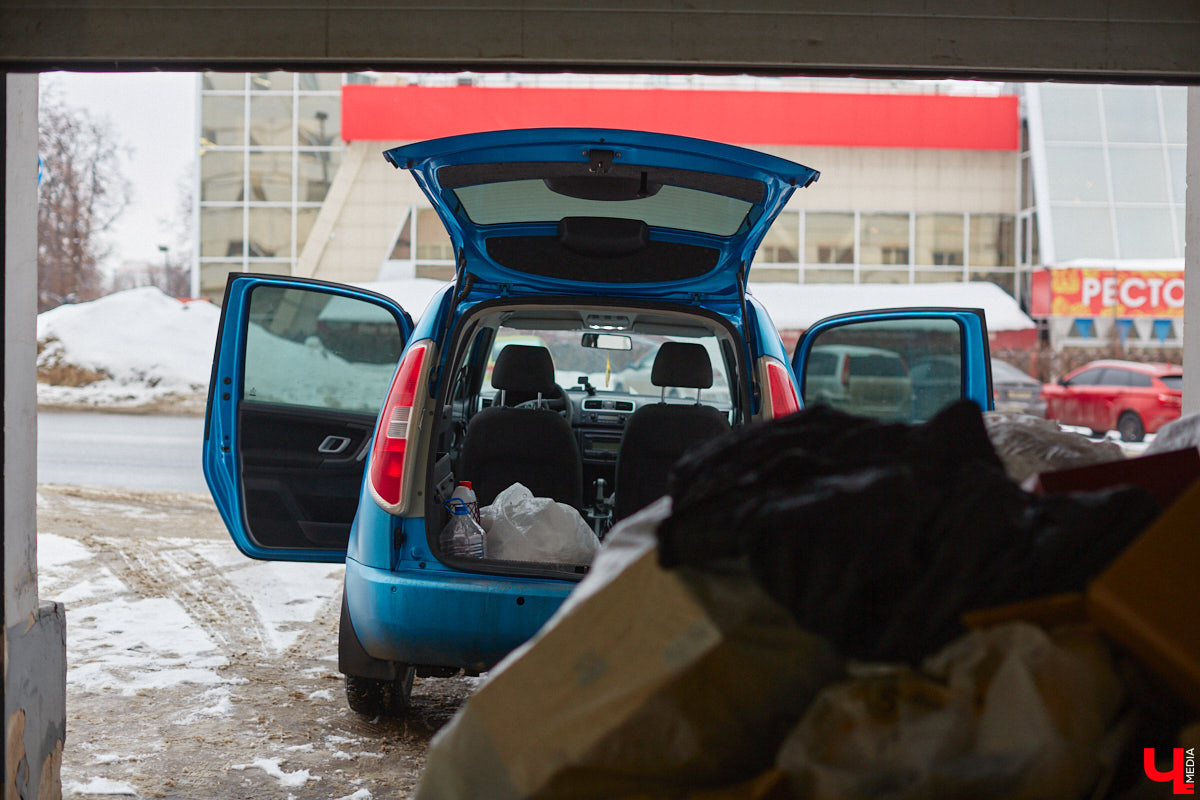 У вас есть одежда, которую нет желания носить, а выкинуть жалко? Если да, спешим обрадовать. Во Владимире вновь установили контейнеры для сбора ненужных вещей. Мы узнали, почему ящики вернули, где их найти и как правильно сортировать старые изделия. А заодно и сами поучаствовали в процессе экологичного расхламления.