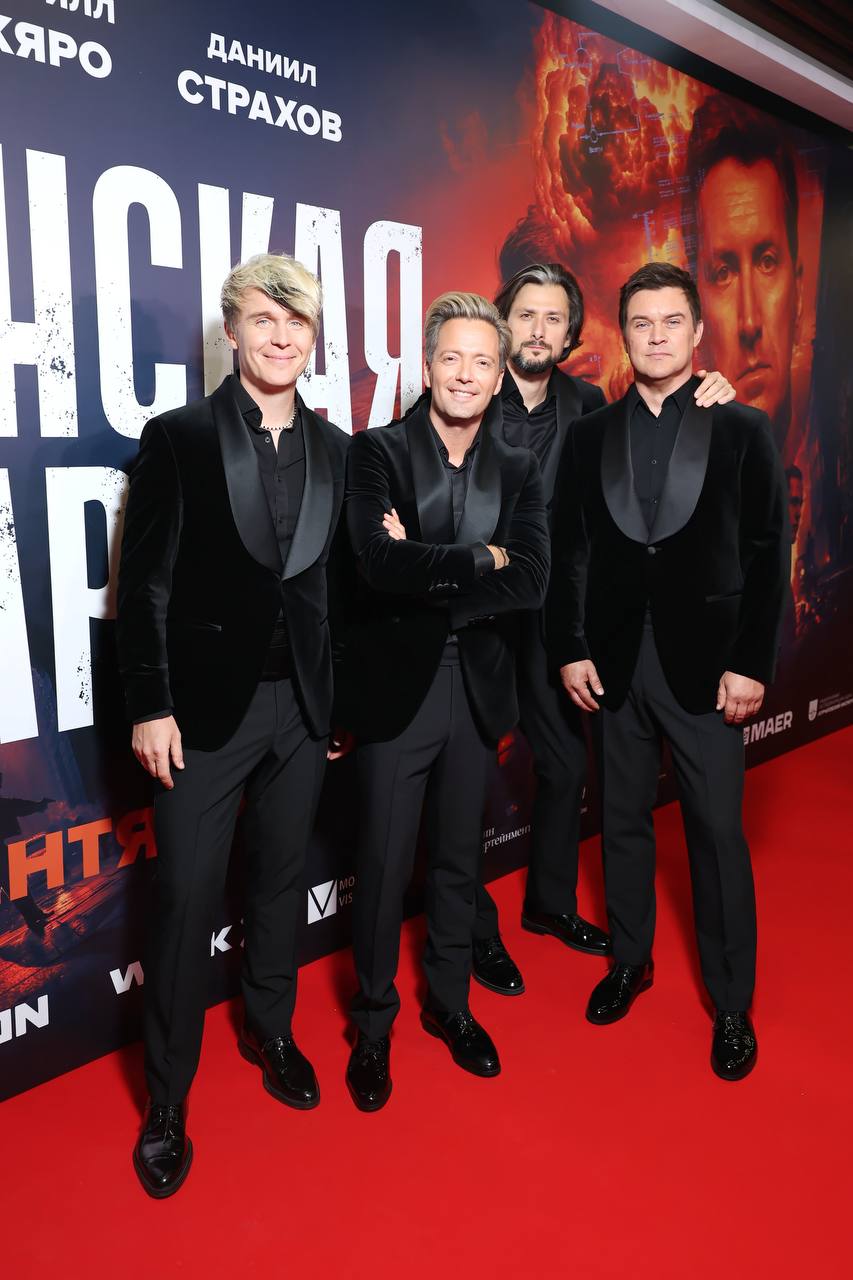 Звукорежиссер Геннадий Лобов совместно со столичной группой «Кватро Originals» создал песню, которая наверняка надолго останется на репите. Проверено лично. У музыкантов вышел саундтрек к сериалу «Берлинская жара» под названием «Люди — Родина моя!» Текст не новый, но оригинальная аранжировка, которой и занимался владимирец, достойна прослушивания.