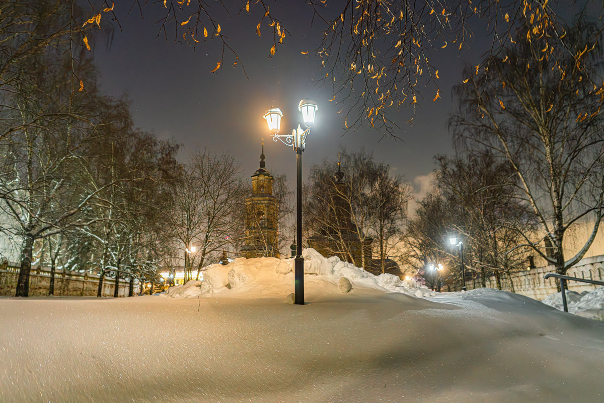 Пока одни не выходят лишний раз на улицу из-за морозов, другие спешат ему навстречу, чтобы снять настоящую русскую зиму. И кадры получаются просто волшебными: от дуги из пара на закате до покрывшейся инеем телевышки. «Ключ-Медиа» собрал самые красивые снимки.