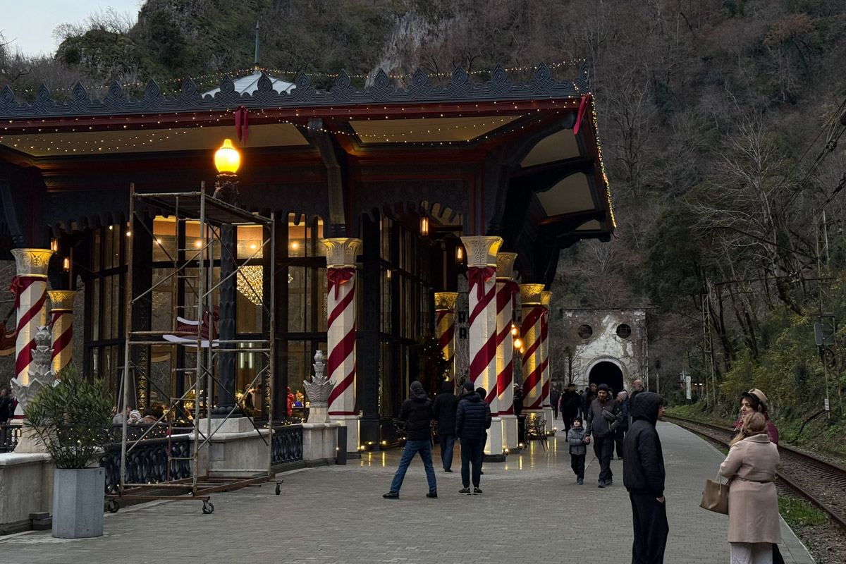 Существует стереотип, будто Абхазия застряла в далеком прошлом. Однако, как известно, сойтись в едином мнении сложно. Владимирская танцовщица Ника Мозгалева оказалась в этой стране всего на один день. Удалось ли ей насладиться местным колоритом, девушка рассказала нашему изданию.