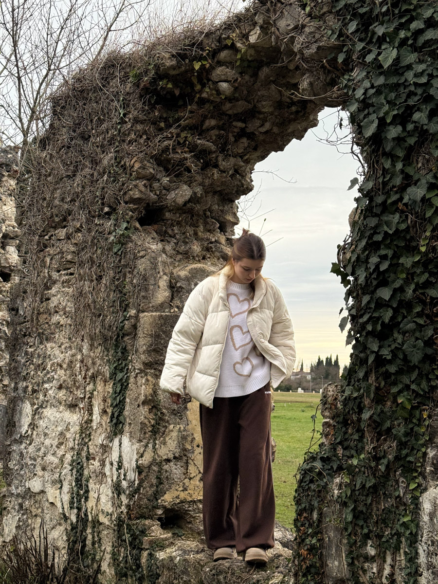 Существует стереотип, будто Абхазия застряла в далеком прошлом. Однако, как известно, сойтись в едином мнении сложно. Владимирская танцовщица Ника Мозгалева оказалась в этой стране всего на один день. Удалось ли ей насладиться местным колоритом, девушка рассказала нашему изданию.