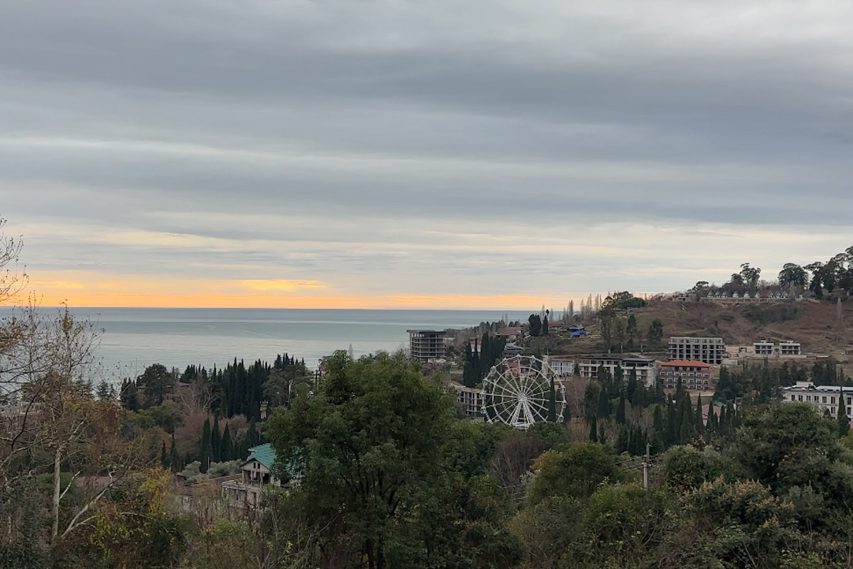 Существует стереотип, будто Абхазия застряла в далеком прошлом. Однако, как известно, сойтись в едином мнении сложно. Владимирская танцовщица Ника Мозгалева оказалась в этой стране всего на один день. Удалось ли ей насладиться местным колоритом, девушка рассказала нашему изданию.