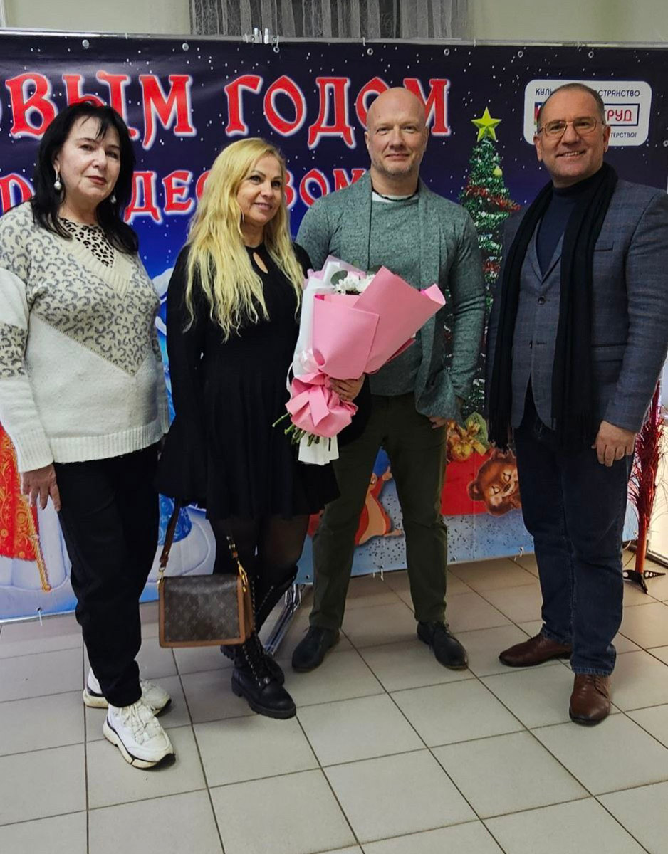 Владимирская область привлекает звезд не только в жаркий сезон, когда все цветет и пахнет, но и в холодное время года. Одни приезжают по делам, другие — в поисках аутентичного туризма. За последние месяцы в городах региона побывали сразу несколько селебрити. «Ключ-Медиа» выяснил, с какой целью они к нам пожаловали.