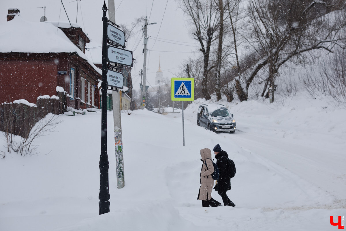 Во Владимире анонсировали создание туристического маршрута от вокзала до филармонии. Пока инициатива звучит многообещающе. Главное, чтобы к мнению жителей прислушались. У них точно найдется что сказать, как убедился «Ключ-Медиа».