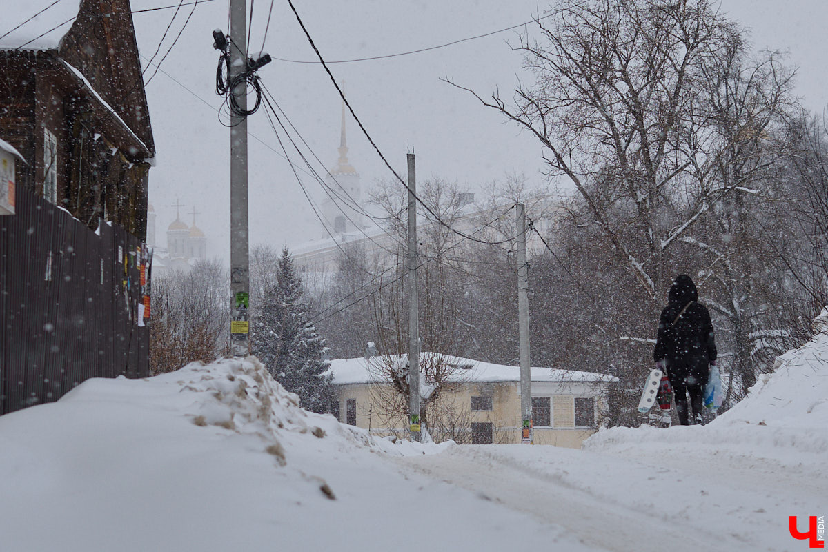 Во Владимире анонсировали создание туристического маршрута от вокзала до филармонии. Пока инициатива звучит многообещающе. Главное, чтобы к мнению жителей прислушались. У них точно найдется что сказать, как убедился «Ключ-Медиа».