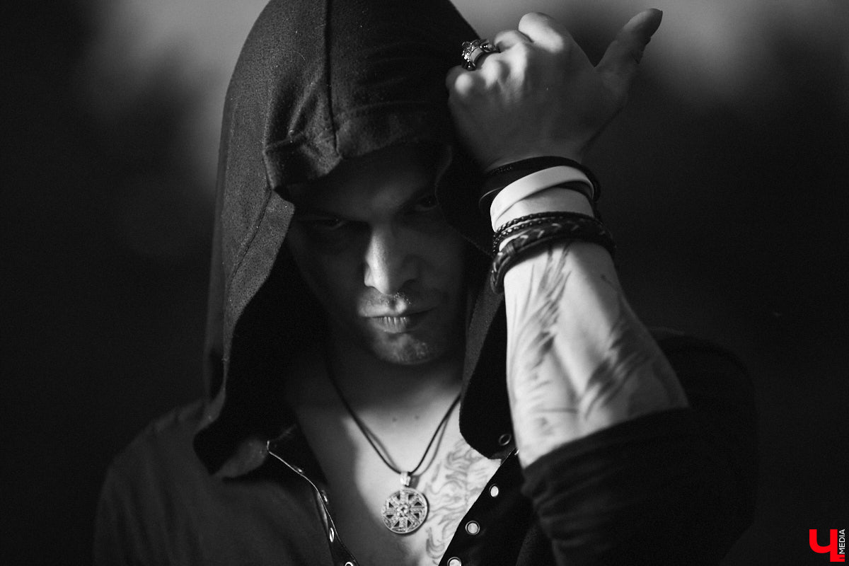 Текущая зима выдалась жаркой на премьеры. Пока за окном кружит метель, владимирские музыканты топят лед мощными гитарными риффами, этническими узорами и искренней лирикой. Мы собрали самое интересное — от акустического созерцания до эпического фолка. Погнали!