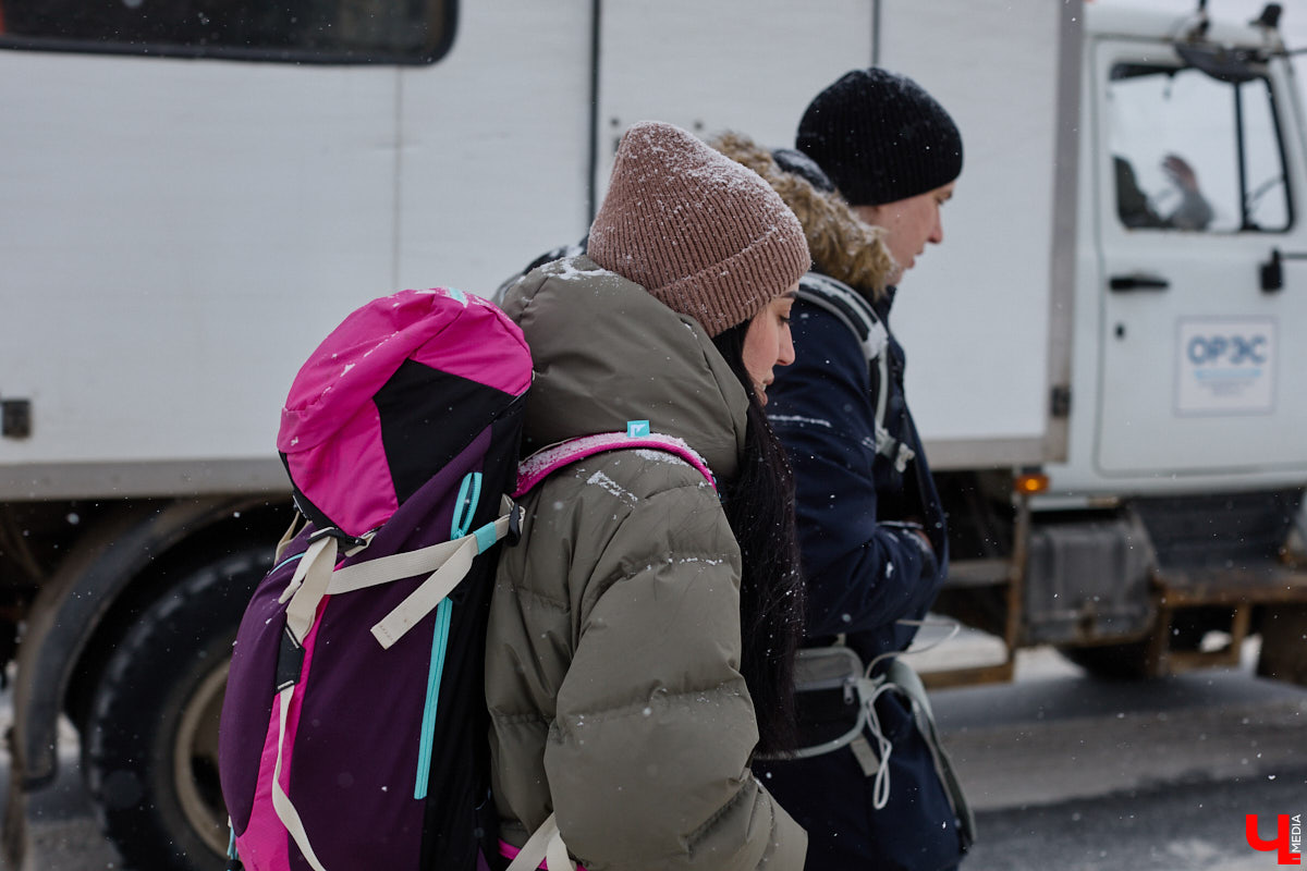 Семейная пара, Паша и Тома, решила пройти пешком 10 тысяч километров от Москвы до Владивостока с остановками по пути. Одной из точек рискованного маршрута стал Владимир. В нашем городе тревел-блогеры пробыли всего два дня, однако «Ключ-Медиа» успел встретиться с путешественниками и узнать все подробности экстремального приключения из первых уст.