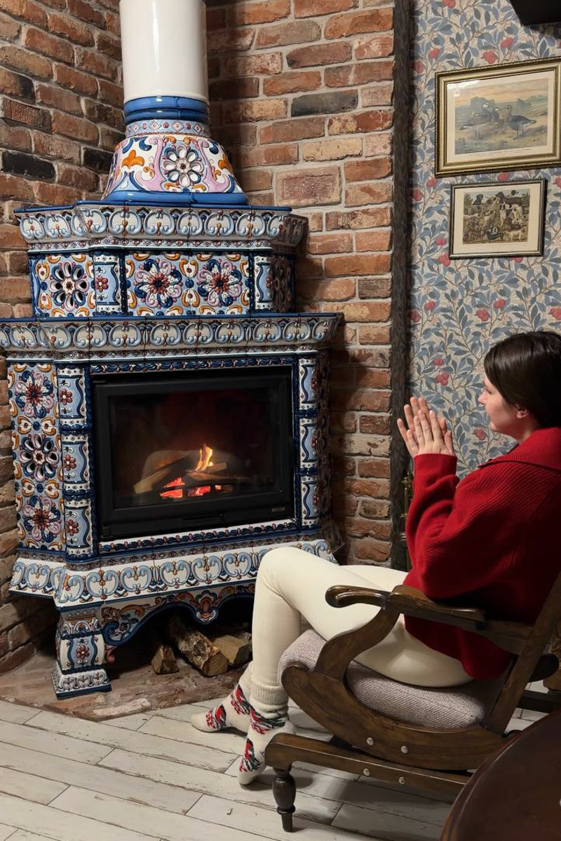 Ходят слухи, что в Суздале можно бюджетно отдохнуть, но Алеся Лещукова из Сочи и ее родная сестра Марина из Москвы решили не экономить. Они приехали в старинный город на три дня, чтобы душа запела, поэтому ни в чем себе не отказывали. Какими вышли эти каникулы по-богатому, узнал «Ключ-Медиа».