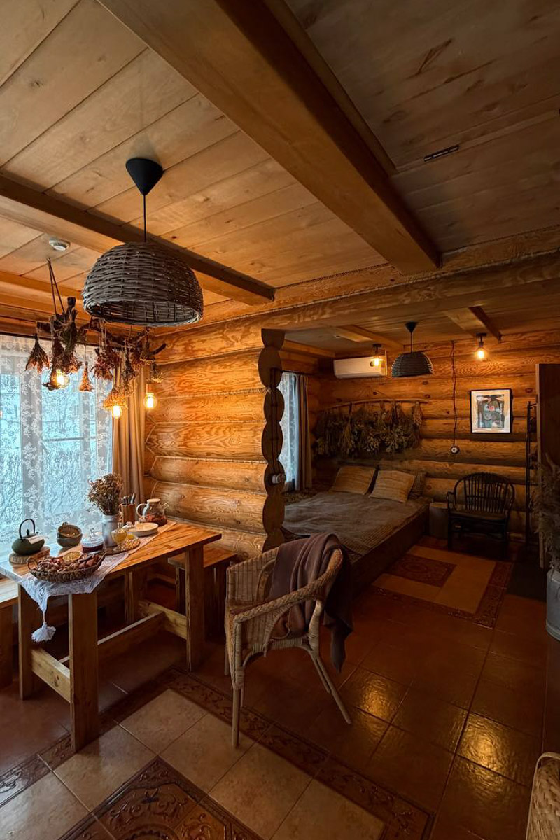 Ходят слухи, что в Суздале можно бюджетно отдохнуть, но Алеся Лещукова из Сочи и ее родная сестра Марина из Москвы решили не экономить. Они приехали в старинный город на три дня, чтобы душа запела, поэтому ни в чем себе не отказывали. Какими вышли эти каникулы по-богатому, узнал «Ключ-Медиа».