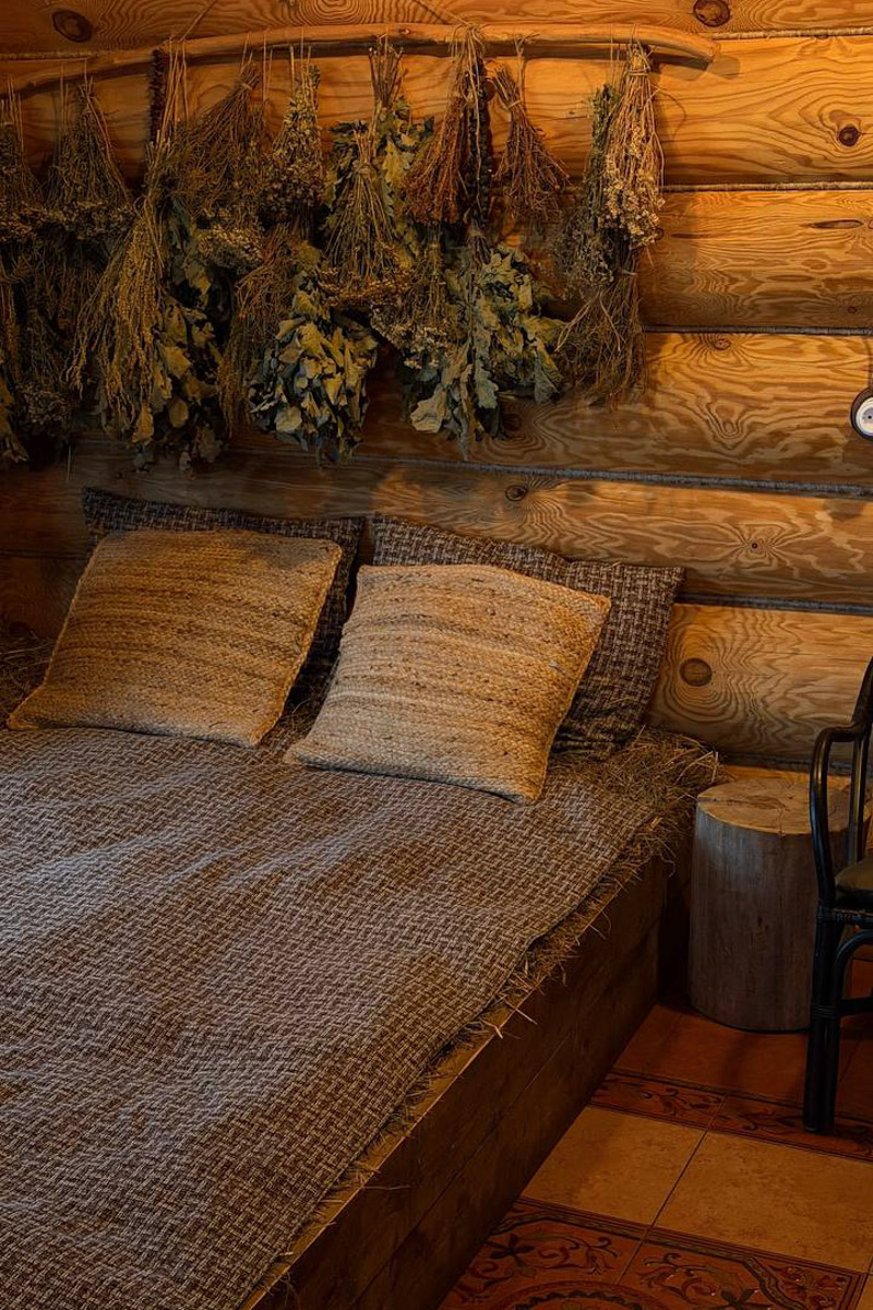 Ходят слухи, что в Суздале можно бюджетно отдохнуть, но Алеся Лещукова из Сочи и ее родная сестра Марина из Москвы решили не экономить. Они приехали в старинный город на три дня, чтобы душа запела, поэтому ни в чем себе не отказывали. Какими вышли эти каникулы по-богатому, узнал «Ключ-Медиа».