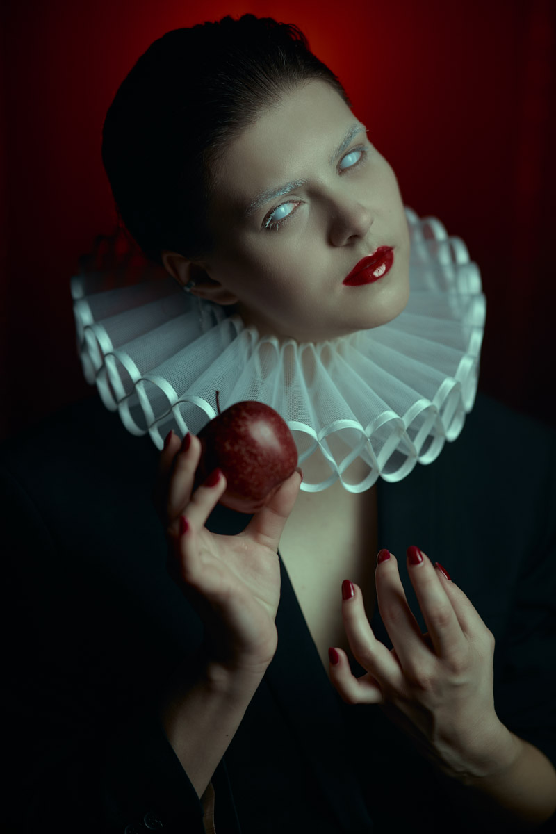 Шар предсказаний Pinterest выдал список трендов на 2026 год. На сей раз никакого минимализма, только яркая индивидуальность, чувственность и когда-то отложенная на дальнюю полку роскошь. Самые интересные тренды уже визуализировали владимирские фотографы, тонко чувствующие настроение публики. Берите на заметку!