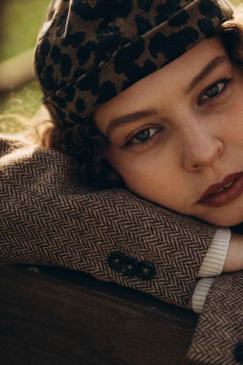 Шар предсказаний Pinterest выдал список трендов на 2026 год. На сей раз никакого минимализма, только яркая индивидуальность, чувственность и когда-то отложенная на дальнюю полку роскошь. Самые интересные тренды уже визуализировали владимирские фотографы, тонко чувствующие настроение публики. Берите на заметку!