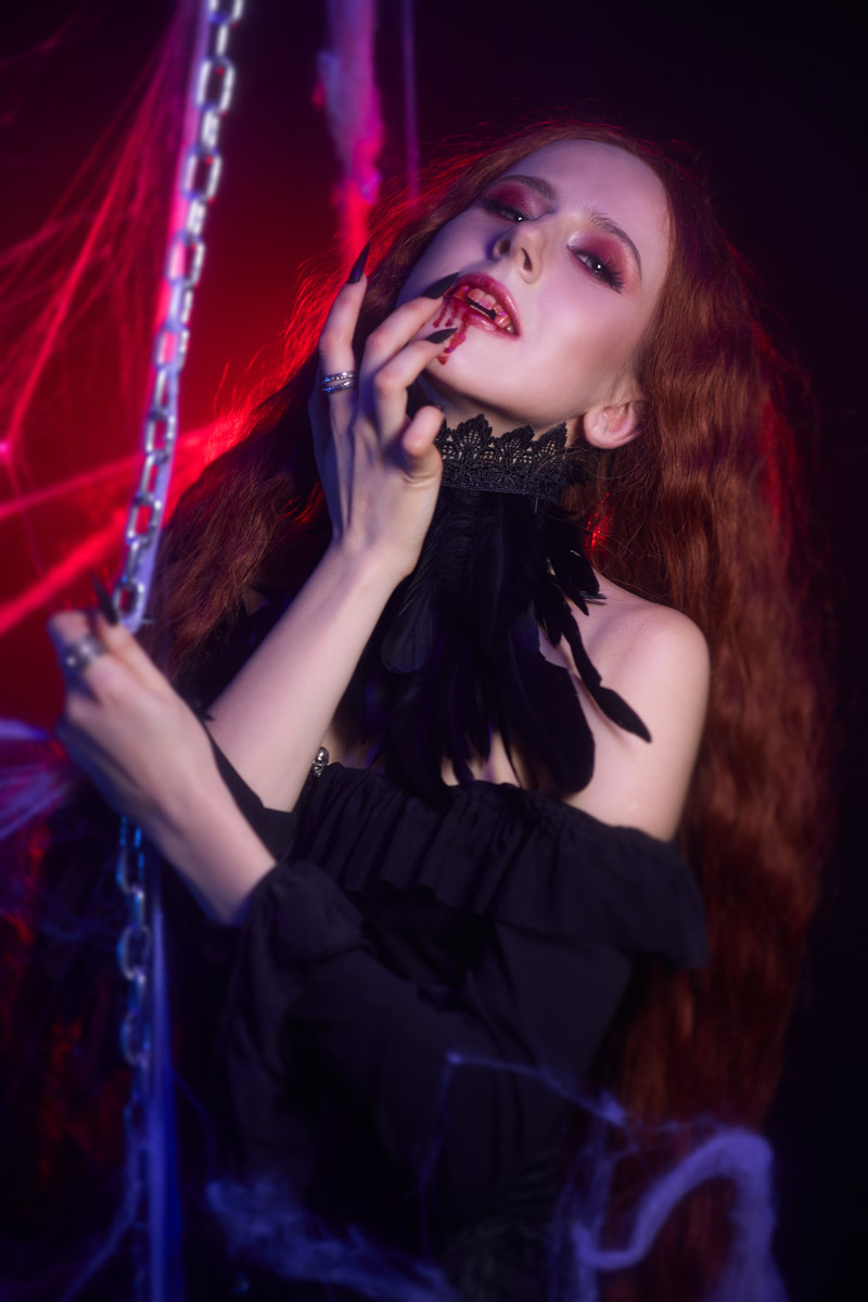 Шар предсказаний Pinterest выдал список трендов на 2026 год. На сей раз никакого минимализма, только яркая индивидуальность, чувственность и когда-то отложенная на дальнюю полку роскошь. Самые интересные тренды уже визуализировали владимирские фотографы, тонко чувствующие настроение публики. Берите на заметку!