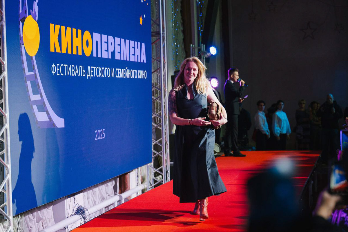 Больше полугода назад звезда сериала «Доктор Преображенский» Ирина Савакова вернулась в родной Суздаль. Последние 14 лет актриса жила и работала в столице, поэтому ее камбэк заинтересовал «Ключ-Медиа». В интервью наша героиня рассказала, связан ли он с разводом и как она устроилась с маленьким ребенком в провинции.