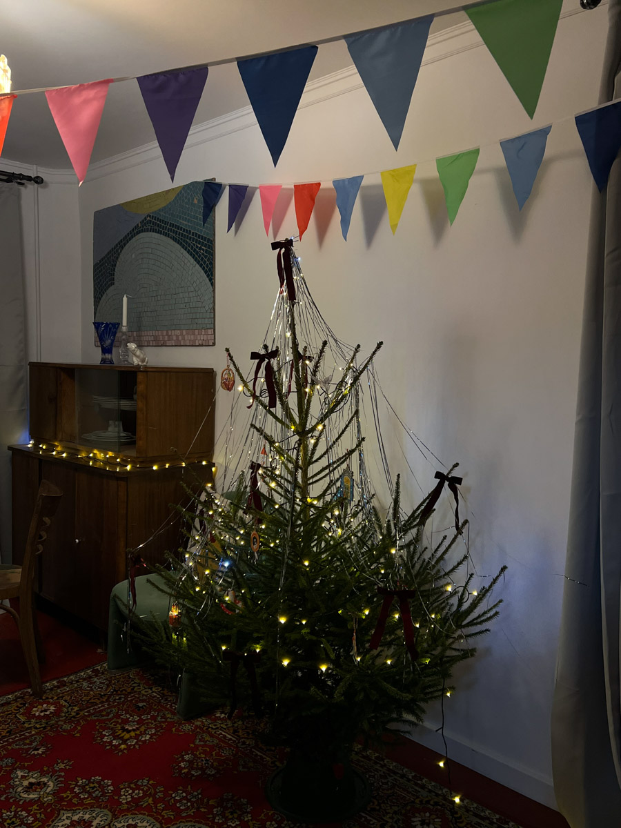 Больше полугода назад звезда сериала «Доктор Преображенский» Ирина Савакова вернулась в родной Суздаль. Последние 14 лет актриса жила и работала в столице, поэтому ее камбэк заинтересовал «Ключ-Медиа». В интервью наша героиня рассказала, связан ли он с разводом и как она устроилась с маленьким ребенком в провинции.