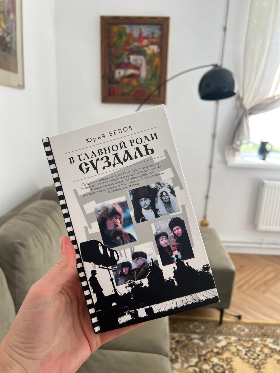 Больше полугода назад звезда сериала «Доктор Преображенский» Ирина Савакова вернулась в родной Суздаль. Последние 14 лет актриса жила и работала в столице, поэтому ее камбэк заинтересовал «Ключ-Медиа». В интервью наша героиня рассказала, связан ли он с разводом и как она устроилась с маленьким ребенком в провинции.