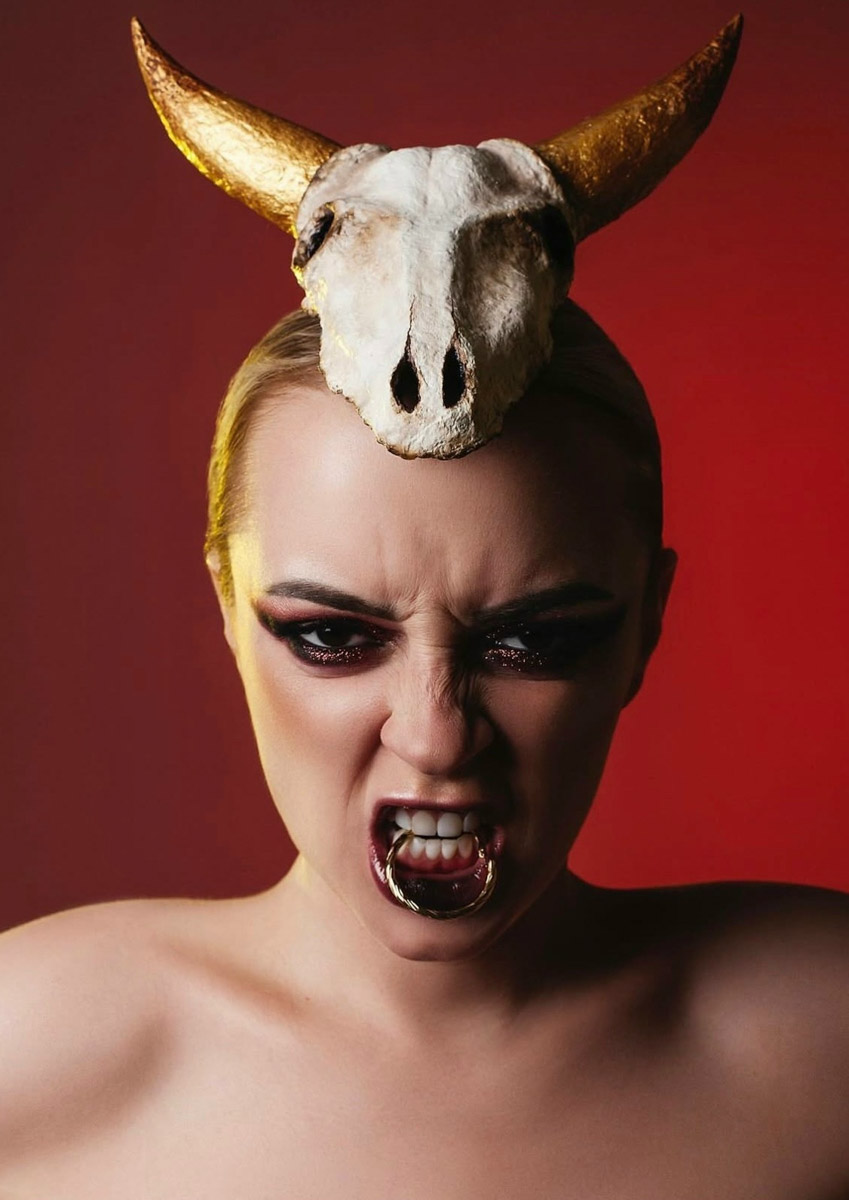 Владимирский визажист Маргарита Сазанова — мастер на все руки. Она легко воплотит в жизнь любой художественный образ. Самые интересные работы местной повелительницы тона, теней и губной помады решил собрать «Ключ-Медиа».