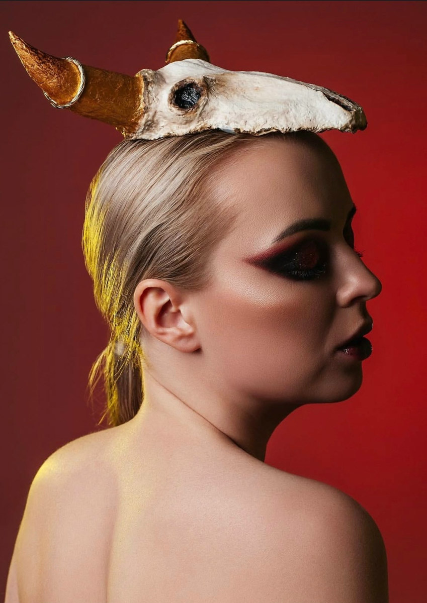 Владимирский визажист Маргарита Сазанова — мастер на все руки. Она легко воплотит в жизнь любой художественный образ. Самые интересные работы местной повелительницы тона, теней и губной помады решил собрать «Ключ-Медиа».