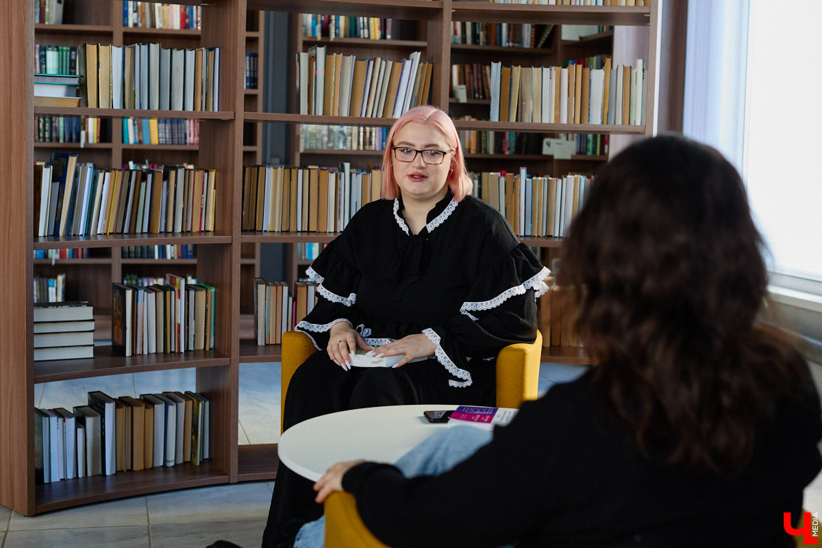 Эвелина Круглова оказалась в ситуации, которой не пожелаешь и врагу. В один момент активная девушка превратилась в затворницу. Украли ее лучшие годы тревожность и панические атаки. Блогер из Владимира не только лишилась возможности заниматься привычными делами, но и получила серьезные побочки из-за огрехов в лечении. В личной беседе она поведала историю, способную коснуться каждого.