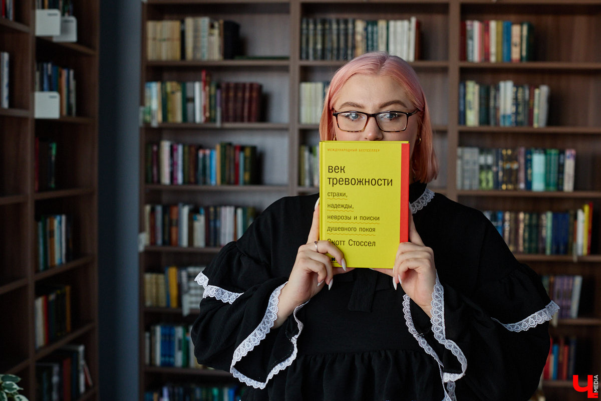 Эвелина Круглова оказалась в ситуации, которой не пожелаешь и врагу. В один момент активная девушка превратилась в затворницу. Украли ее лучшие годы тревожность и панические атаки. Блогер из Владимира не только лишилась возможности заниматься привычными делами, но и получила серьезные побочки из-за огрехов в лечении. В личной беседе она поведала историю, способную коснуться каждого.