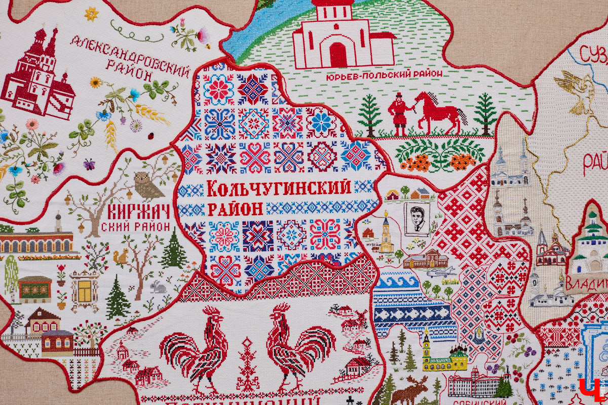 Листочек, цветочек, травка — из этих трех миниатюрных элементов по принципу калейдоскопа плетутся диковинные узоры. Точнее, они появляются, как в сказке, из-под кисти умелой художницы. «Тумановскую» роспись сравнивают с кружевом или бисероплетением, настолько тонкий получается орнамент, будто сама природа выплеснула на деревянное полотно свою сдержанную палитру. Примеры удивительной красоты работы ищите на нашем сайте.