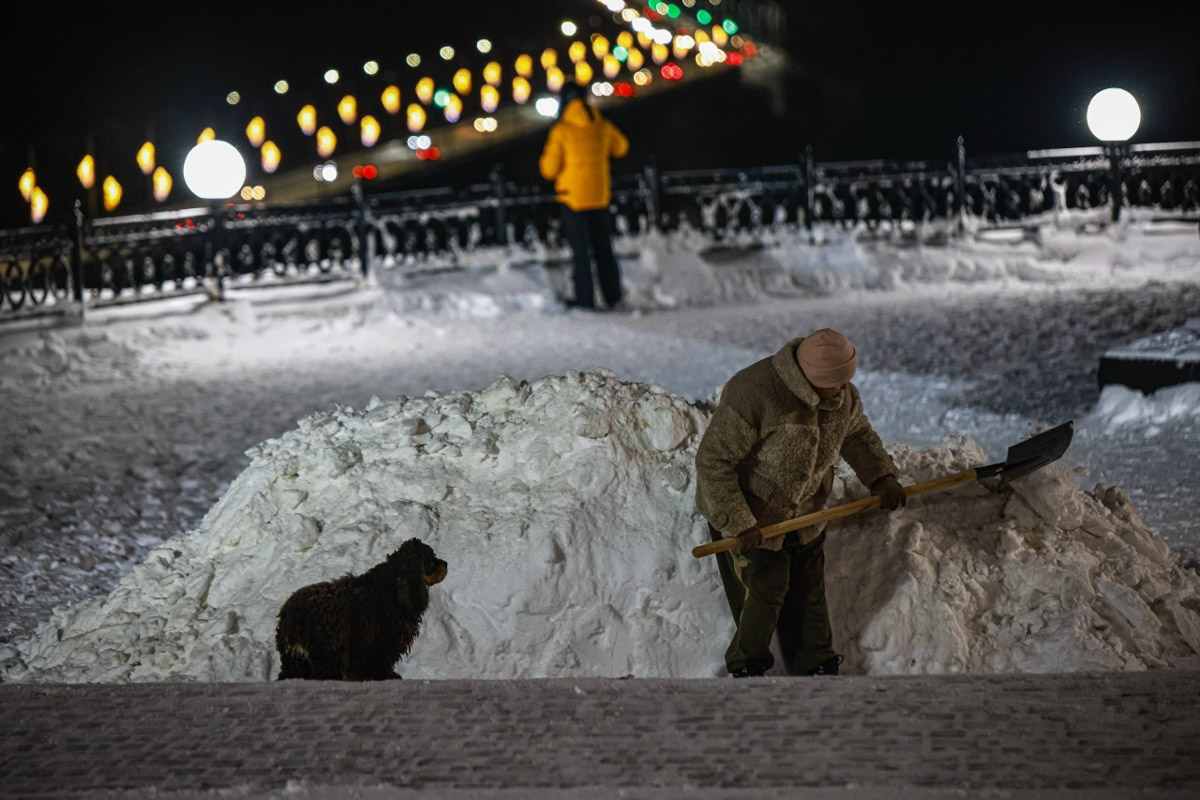 Минувшая и нынешняя зимы выдались аномальными. Но если начало 2025-го запомнилось апрельским вайбом, то старт 2026-го удивил небывалыми сугробами и морозами. Подобная разница не осталась незамеченной — владимирские фотографы поделились с «Ключ-Медиа» сравнительными кадрами двух таких непохожих друг на друга сезонов.