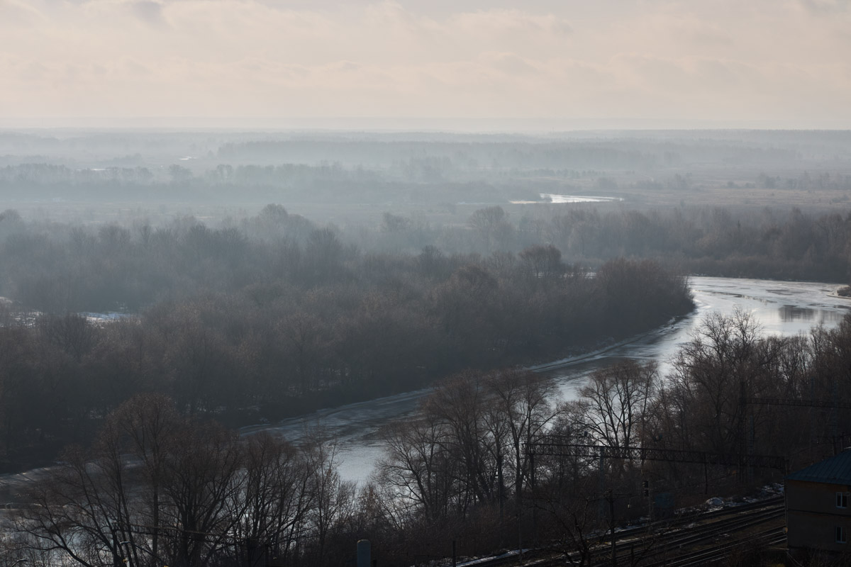 Минувшая и нынешняя зимы выдались аномальными. Но если начало 2025-го запомнилось апрельским вайбом, то старт 2026-го удивил небывалыми сугробами и морозами. Подобная разница не осталась незамеченной — владимирские фотографы поделились с «Ключ-Медиа» сравнительными кадрами двух таких непохожих друг на друга сезонов.