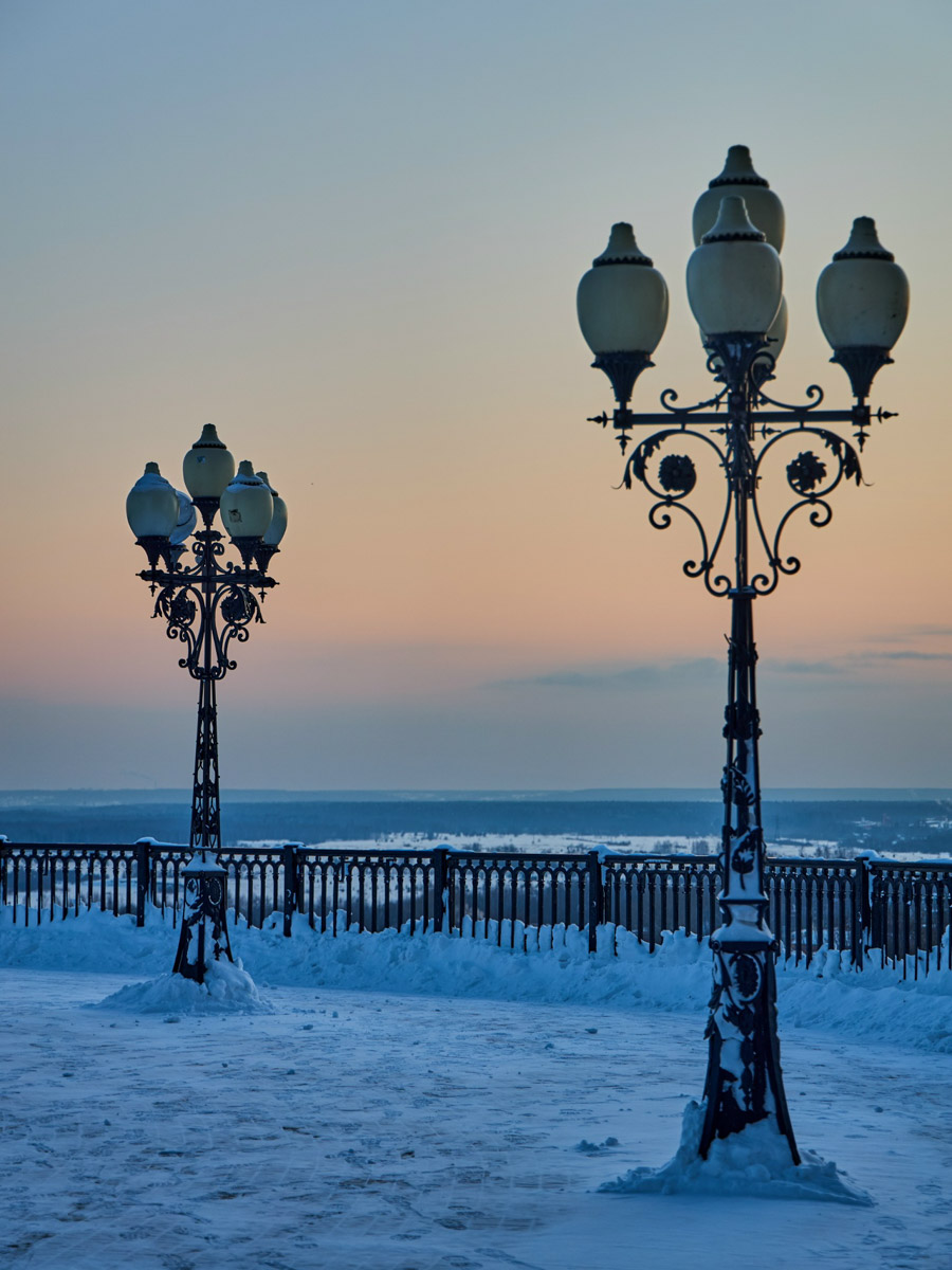 Минувшая и нынешняя зимы выдались аномальными. Но если начало 2025-го запомнилось апрельским вайбом, то старт 2026-го удивил небывалыми сугробами и морозами. Подобная разница не осталась незамеченной — владимирские фотографы поделились с «Ключ-Медиа» сравнительными кадрами двух таких непохожих друг на друга сезонов.