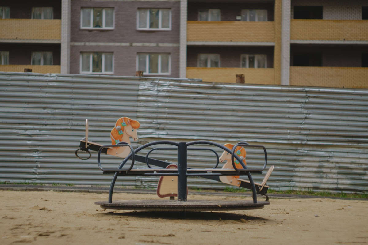 Минувшая и нынешняя зимы выдались аномальными. Но если начало 2025-го запомнилось апрельским вайбом, то старт 2026-го удивил небывалыми сугробами и морозами. Подобная разница не осталась незамеченной — владимирские фотографы поделились с «Ключ-Медиа» сравнительными кадрами двух таких непохожих друг на друга сезонов.