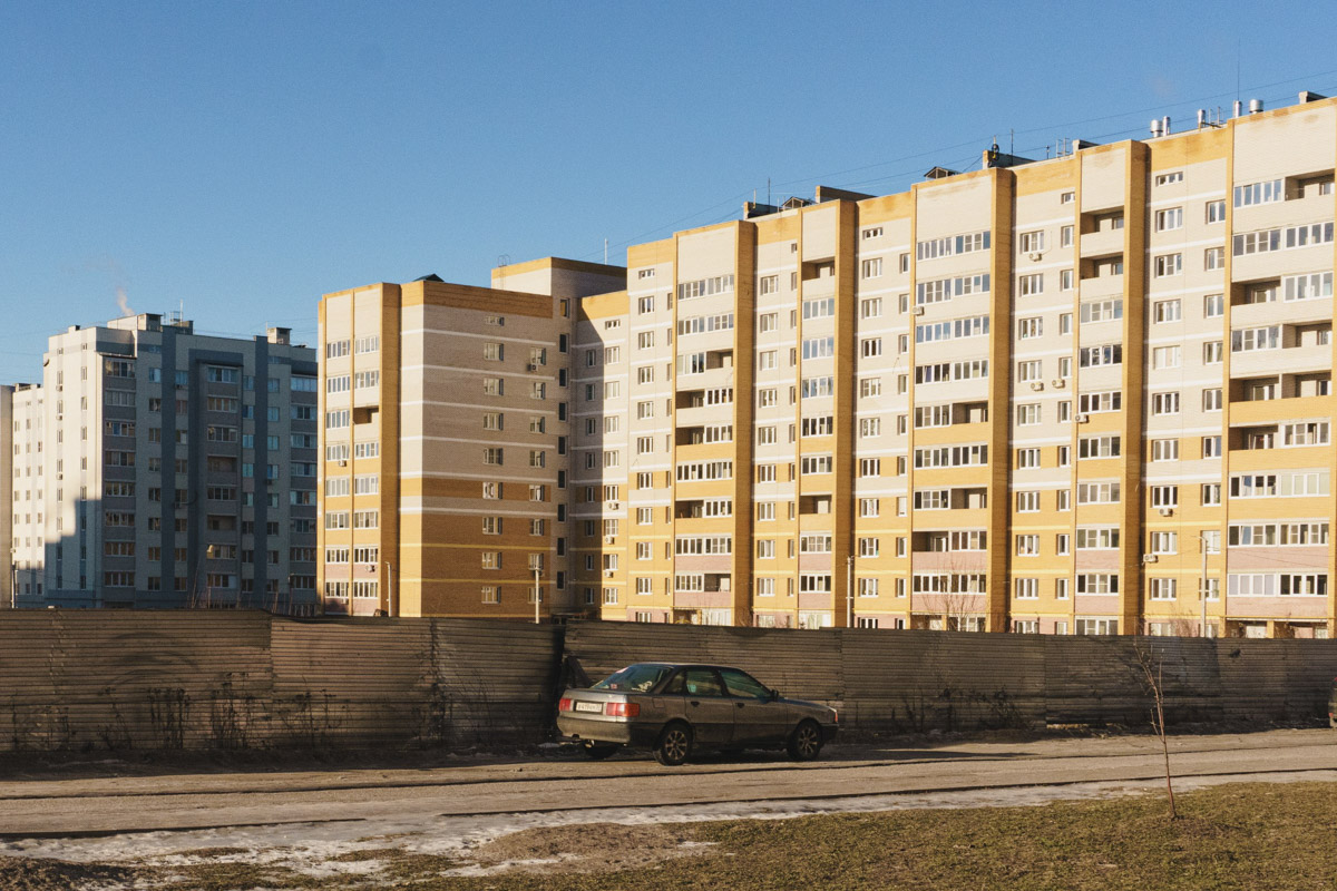 Минувшая и нынешняя зимы выдались аномальными. Но если начало 2025-го запомнилось апрельским вайбом, то старт 2026-го удивил небывалыми сугробами и морозами. Подобная разница не осталась незамеченной — владимирские фотографы поделились с «Ключ-Медиа» сравнительными кадрами двух таких непохожих друг на друга сезонов.