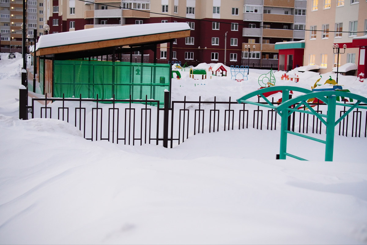 Минувшая и нынешняя зимы выдались аномальными. Но если начало 2025-го запомнилось апрельским вайбом, то старт 2026-го удивил небывалыми сугробами и морозами. Подобная разница не осталась незамеченной — владимирские фотографы поделились с «Ключ-Медиа» сравнительными кадрами двух таких непохожих друг на друга сезонов.