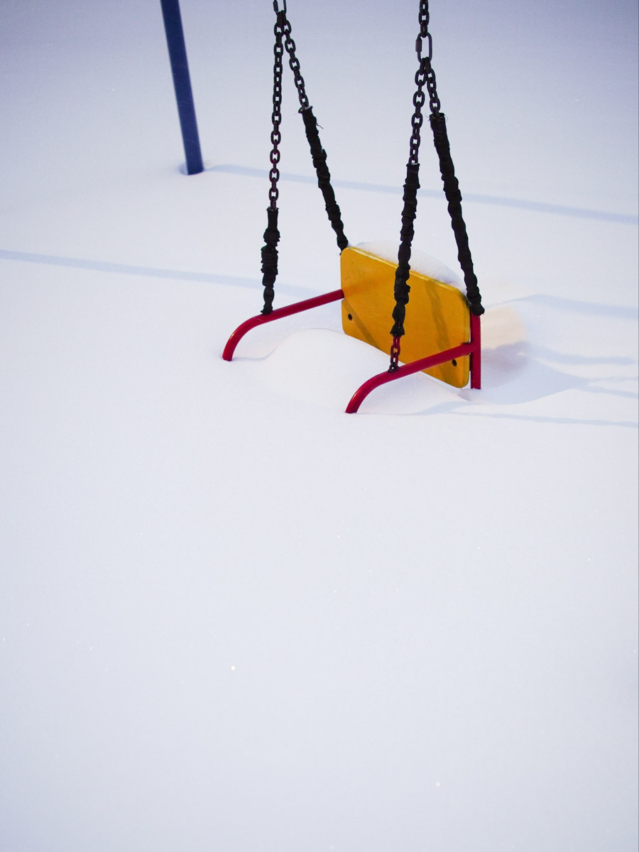 Минувшая и нынешняя зимы выдались аномальными. Но если начало 2025-го запомнилось апрельским вайбом, то старт 2026-го удивил небывалыми сугробами и морозами. Подобная разница не осталась незамеченной — владимирские фотографы поделились с «Ключ-Медиа» сравнительными кадрами двух таких непохожих друг на друга сезонов.