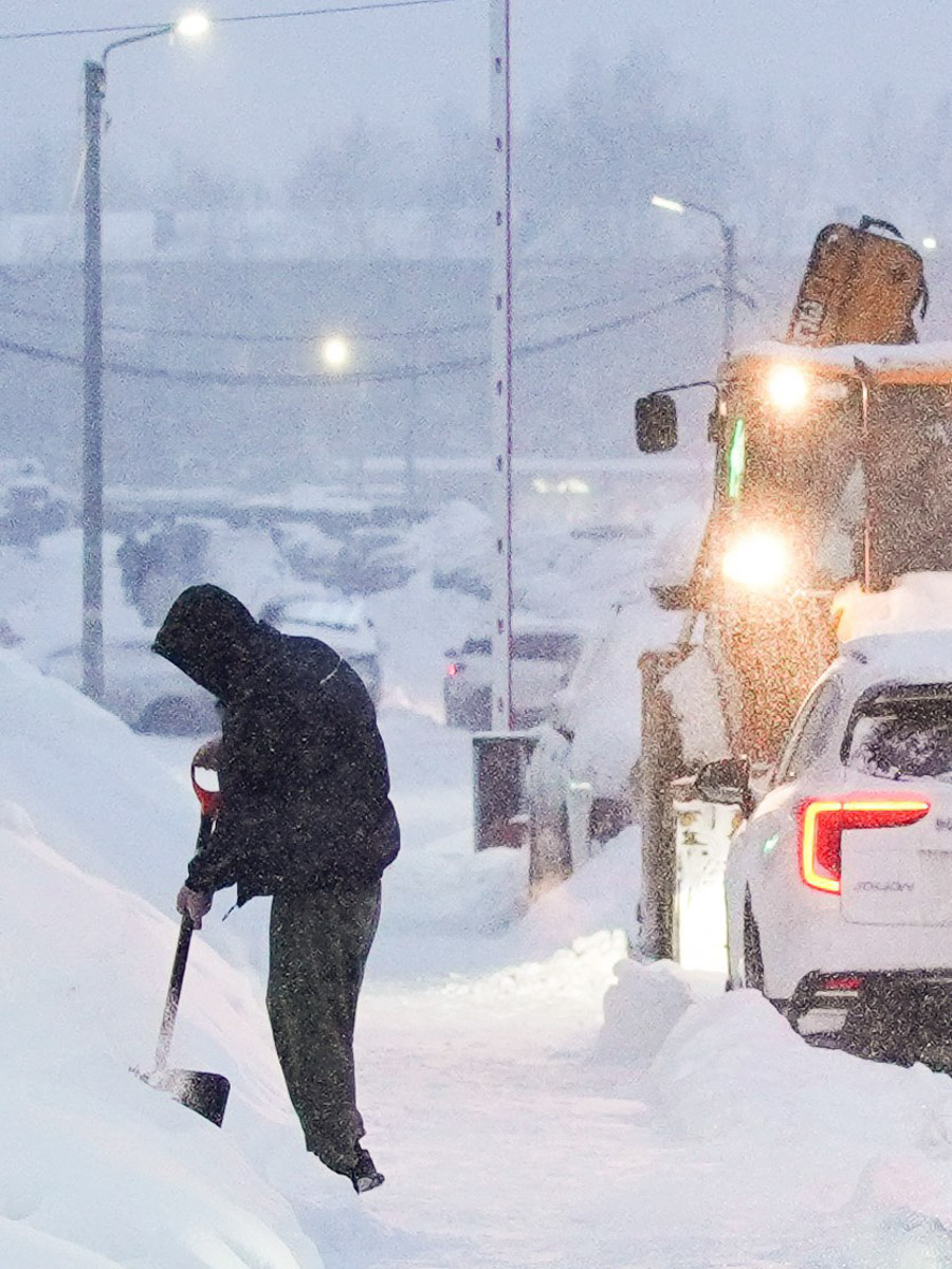 Минувшая и нынешняя зимы выдались аномальными. Но если начало 2025-го запомнилось апрельским вайбом, то старт 2026-го удивил небывалыми сугробами и морозами. Подобная разница не осталась незамеченной — владимирские фотографы поделились с «Ключ-Медиа» сравнительными кадрами двух таких непохожих друг на друга сезонов.