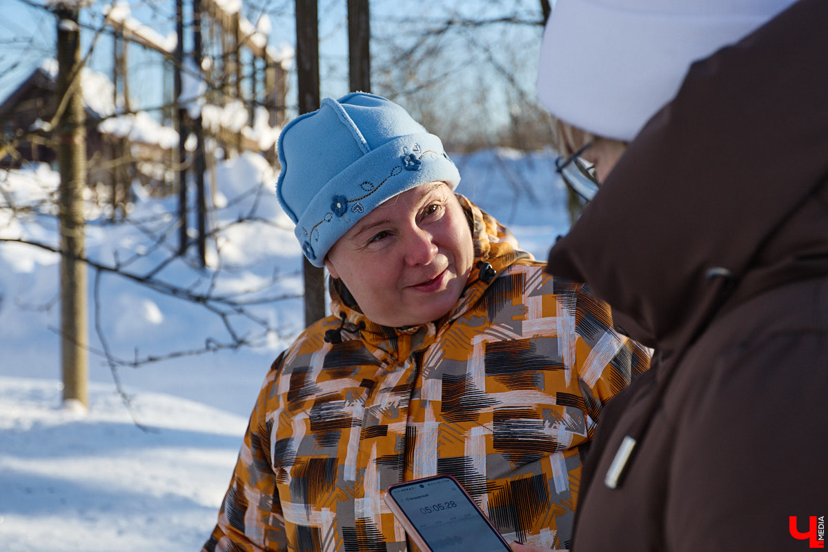 Сильные морозы не повод грустить! Куда лучше выйти на улицу и… приготовить мороженое на снегу! Когда еще такое удастся? Повторили вкусный тренд в гостях у Галины Кошевец.