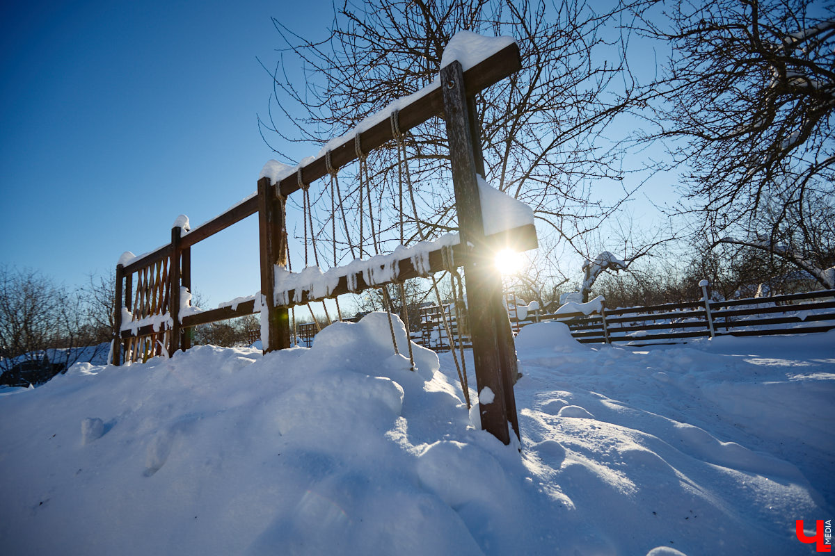Сильные морозы не повод грустить! Куда лучше выйти на улицу и… приготовить мороженое на снегу! Когда еще такое удастся? Повторили вкусный тренд в гостях у Галины Кошевец.