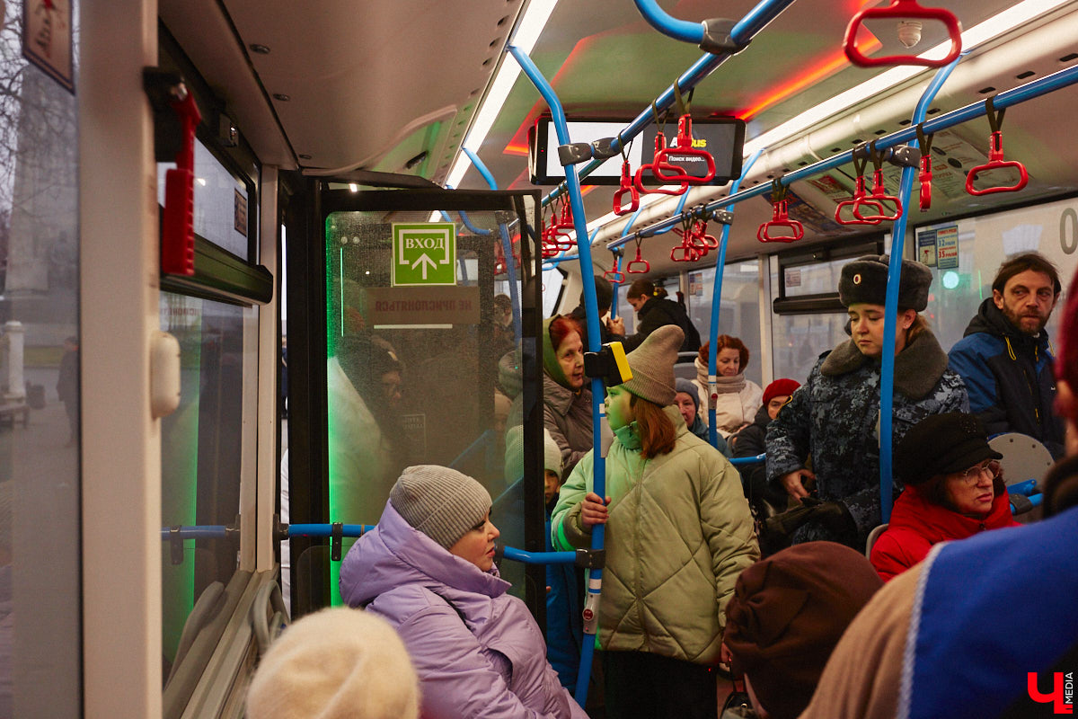 С 14 апреля стоимость проезда во Владимире рискует пробить психологически важную отметку: цена за услугу может вырасти сразу на 10 рублей. Полсотни за один билет — немало, особенно с учетом того, что порой общественный транспорт приходится ждать на остановках по 15 — 20 минут. Выяснили, насколько реален подобный скачок и чем обосновано грядущее повышение тарифа.