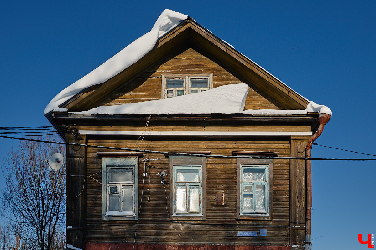 В нулевых улица Передний Боровок была плотно застроена частной недвижимостью. Пусть и небольшая, она насчитывала порядка 14 домиков. Один из них, под номером 10, принадлежал прапрадеду Анны Ефимовой. Сейчас строению почти 130 лет, и оно чудом уцелело при строительстве Лыбедской магистрали.