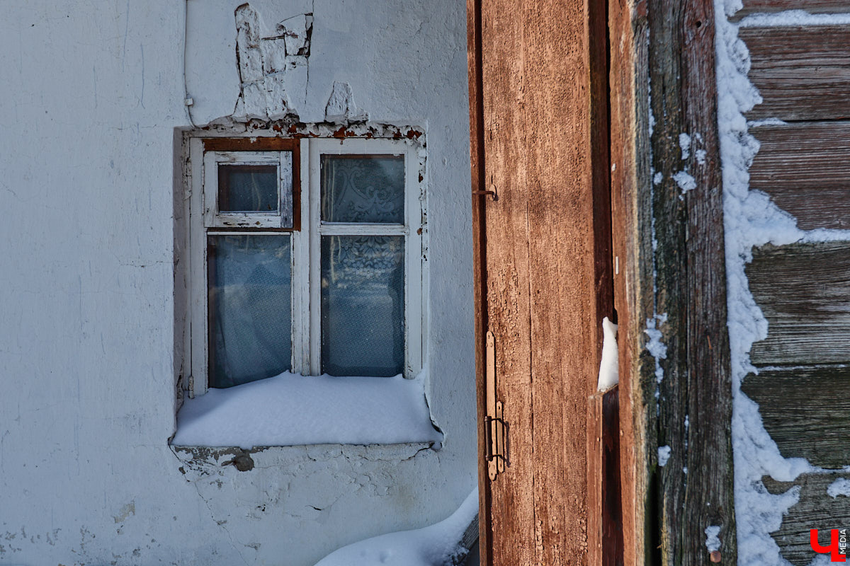 В нулевых улица Передний Боровок была плотно застроена частной недвижимостью. Пусть и небольшая, она насчитывала порядка 14 домиков. Один из них, под номером 10, принадлежал прапрадеду Анны Ефимовой. Сейчас строению почти 130 лет, и оно чудом уцелело при строительстве Лыбедской магистрали.