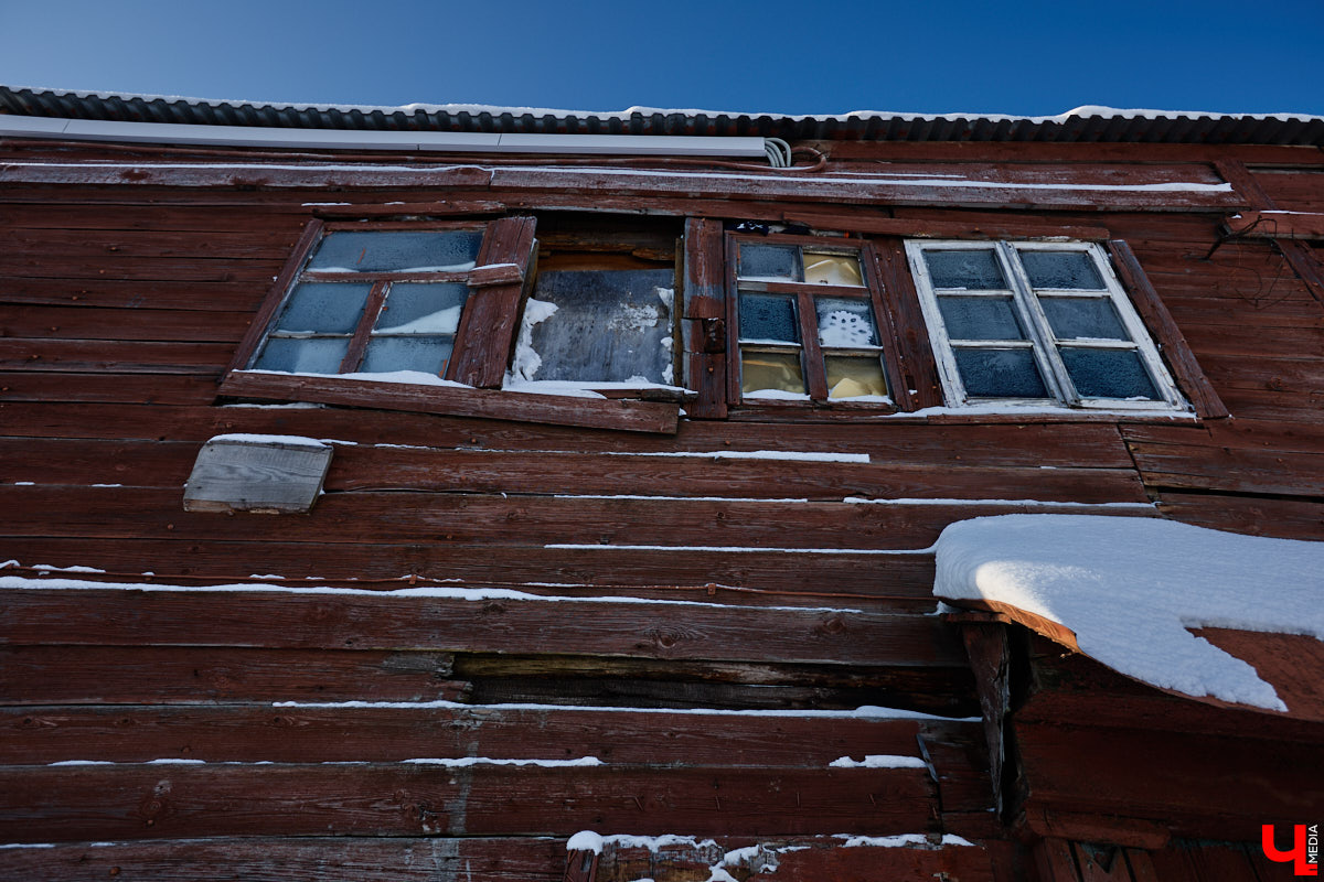В нулевых улица Передний Боровок была плотно застроена частной недвижимостью. Пусть и небольшая, она насчитывала порядка 14 домиков. Один из них, под номером 10, принадлежал прапрадеду Анны Ефимовой. Сейчас строению почти 130 лет, и оно чудом уцелело при строительстве Лыбедской магистрали.