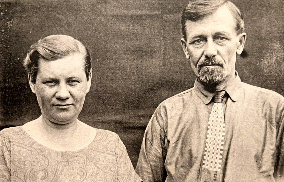 В нулевых улица Передний Боровок была плотно застроена частной недвижимостью. Пусть и небольшая, она насчитывала порядка 14 домиков. Один из них, под номером 10, принадлежал прапрадеду Анны Ефимовой. Сейчас строению почти 130 лет, и оно чудом уцелело при строительстве Лыбедской магистрали.