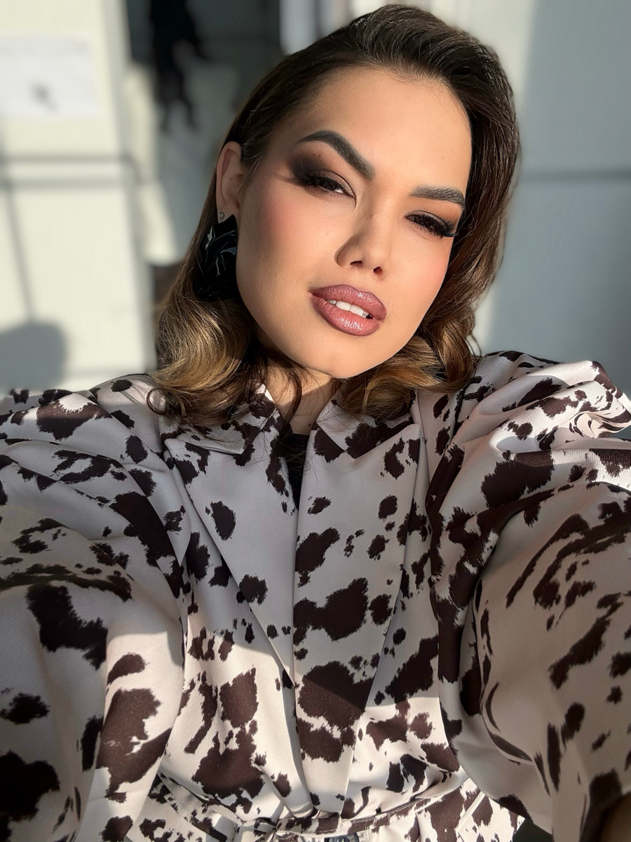 14-й сезон шоу взрослого «Голоса» стартовал 23 января, а значит, певцы со всей страны получили шанс пройти «слепые прослушивания» и побороться за победу в проекте. В их ряду оказалась 25-летняя Юлия Галкина из Владимира. Девушка в творчестве не новичок, поэтому показала всё, на что способна. И не зря, ведь ее выбрали сразу три наставника!